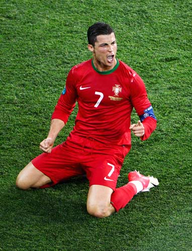 皇马一战3红6黄！金哨详解争议判罚：2红没问题，输球别怪裁判