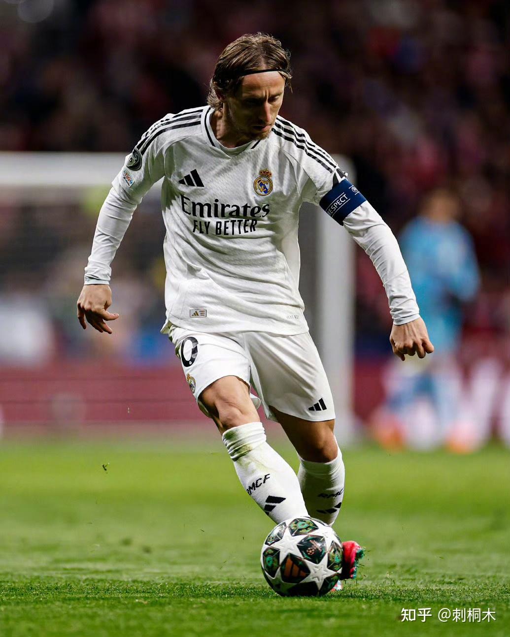 本泽马评选历史最佳阵容：