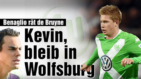 海港举办赛季总结会，王燊超乘直升机带冠军奖杯入场