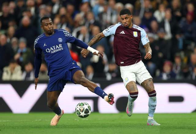 林诗栋：我没有让大家失望！胜利后亲吻胸前国旗