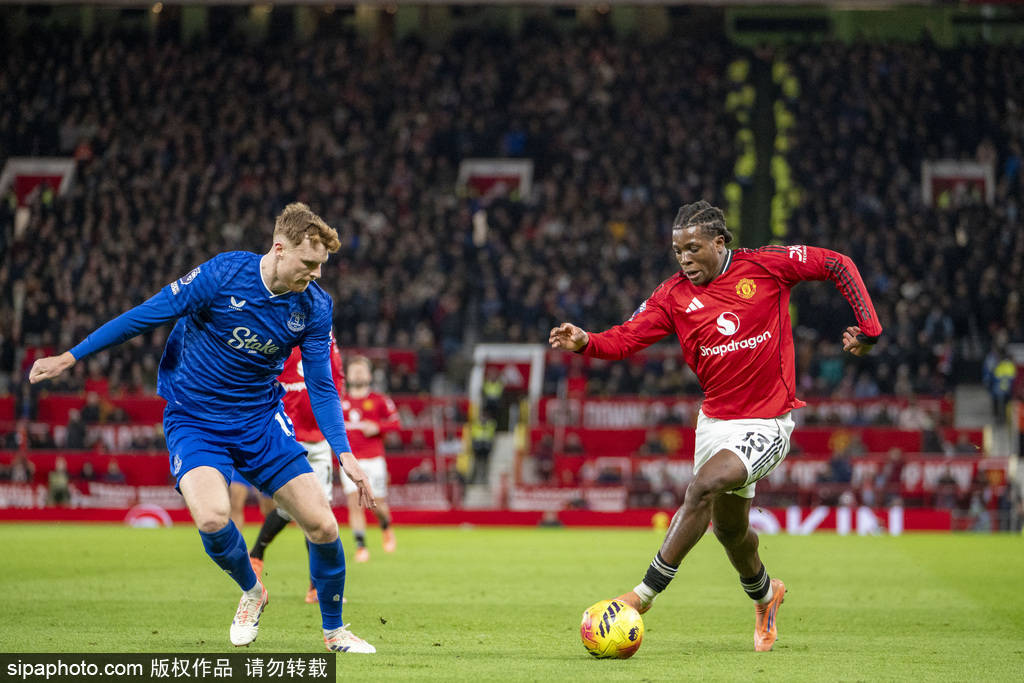 篮球火箭球员参加社区公益活动