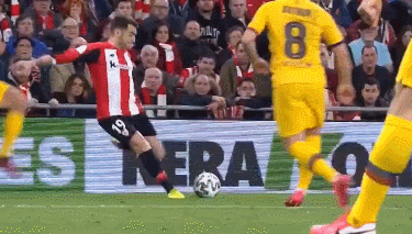 足球世界杯官方公布首批裁判名单，引发讨论