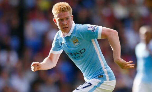 梅西赛前将球衣赠予安哥拉总统，总统回赠他一座纪念奖杯